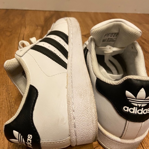 Adidas Superstar Original - Size 4 - Picture 4 of 7